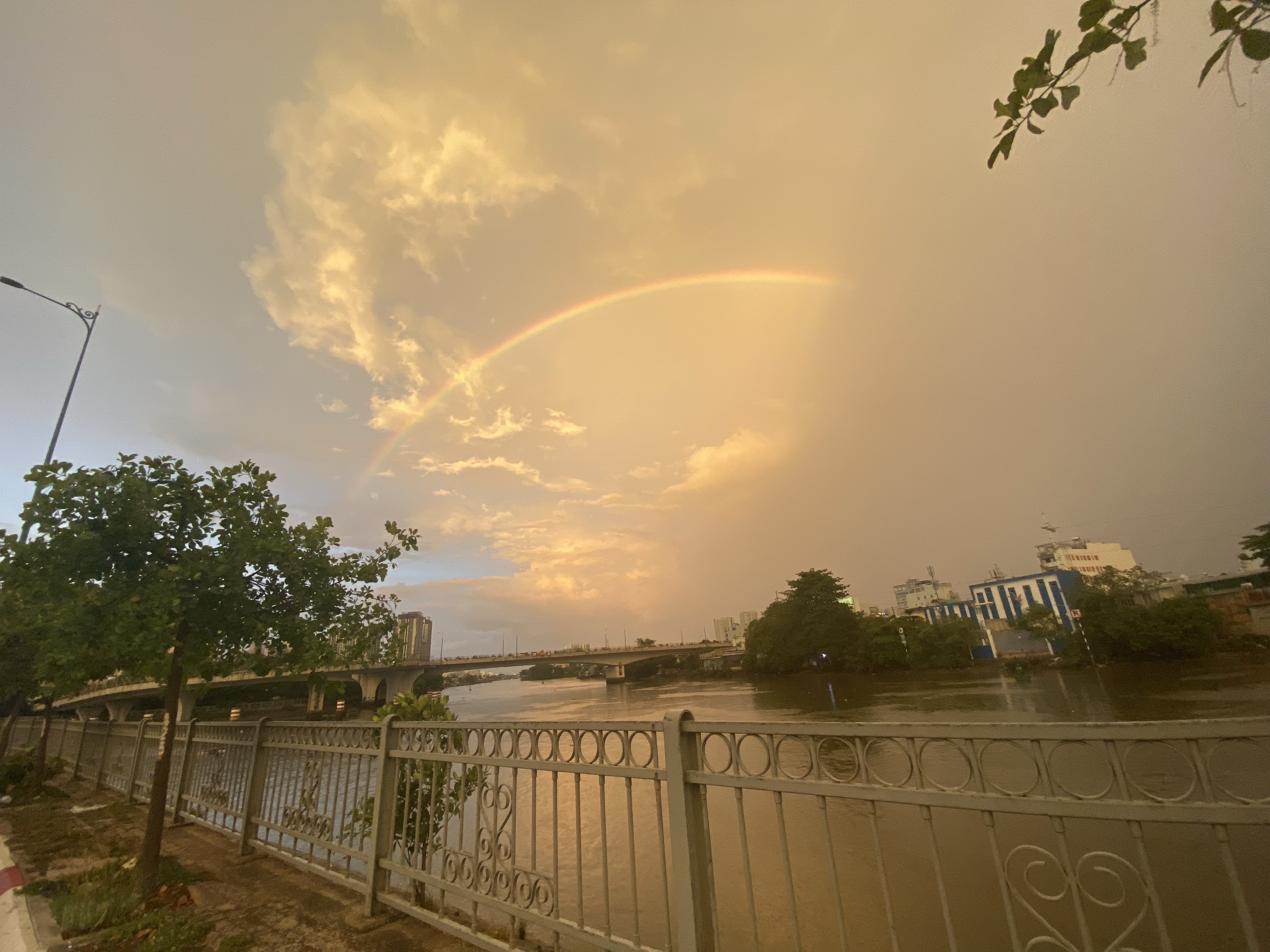 Sau cơn mưa trời lại sáng !